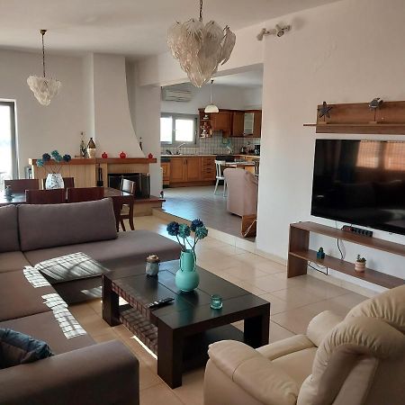 Passatempo Casa - 3 Bedroom Apartment Close To The Swimming Pool Gerani  Buitenkant foto
