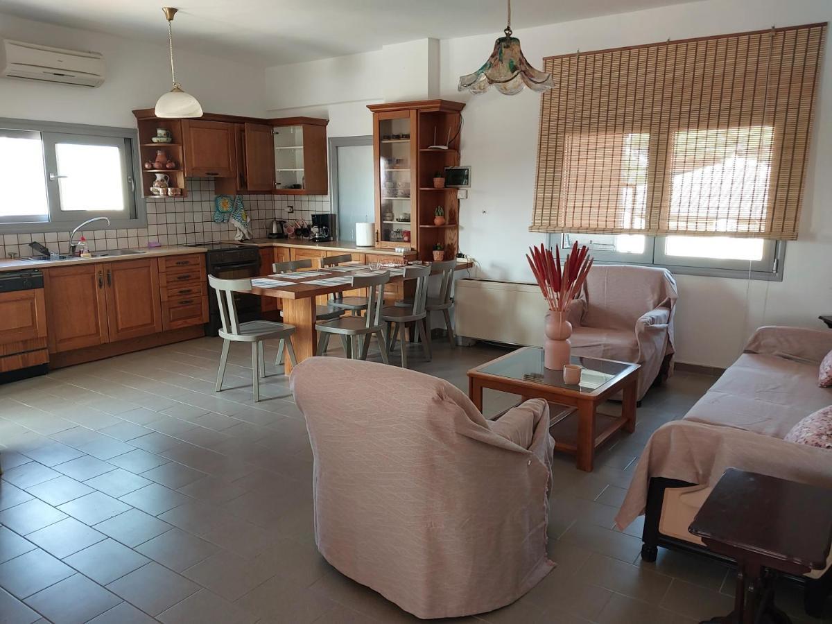 Passatempo Casa - 3 Bedroom Apartment Close To The Swimming Pool Gerani  Buitenkant foto